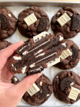 Load image into Gallery viewer, Chocolate Cookies &amp; Cream (Single)
