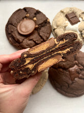 Load image into Gallery viewer, Reese&#39;s Brownie